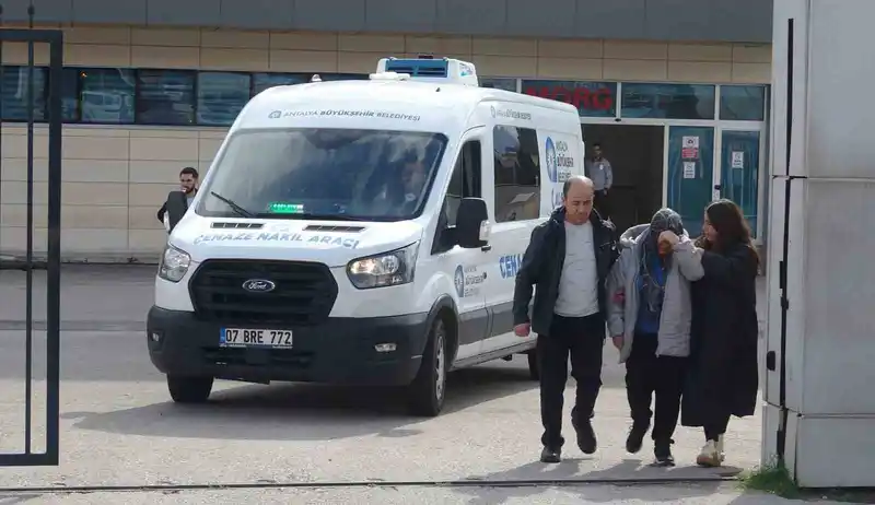 Antalya'da bıçaklanarak öldürülen gencin cenazesi Bursa'ya götürüldü, zanlı tutuklandı
