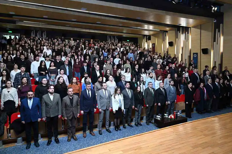 Anadolu Üniversitesi'nde eczacılık öğrencileri beyaz önlüklerini giydi