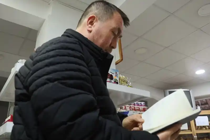 Kırşehir'de 33 Yıllık Ramazan Geleneği: Bakkal Amca'dan Gıda Yardımı