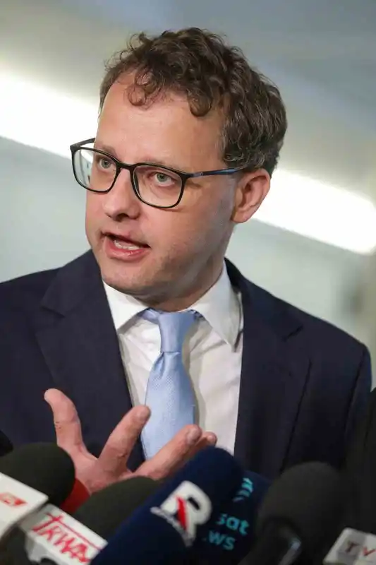 Polonya eski Bakan Yardımcısı Romanowski için Avrupa tutuklama emri çıkarıldı