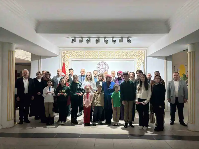 Düzce'de İstiklal Marşı Yarışması Ödülleri Verildi