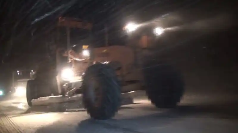 Alacabel'de şiddetli yağmur kar yağışına döndü, kar kalınlığı 10 santimetreye ulaştı