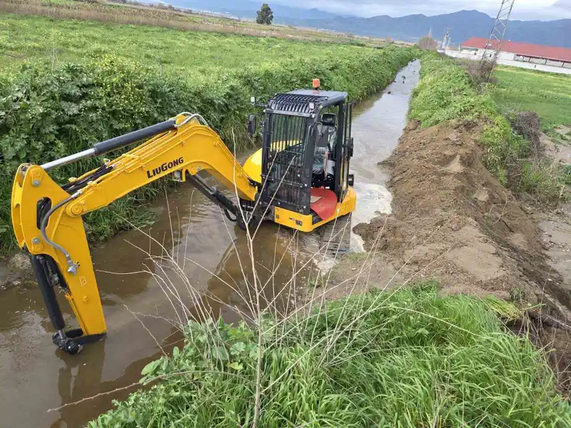 Yenipazar'da yoğun yağış sonrası yol ve parke çalışmaları hızla sürüyor