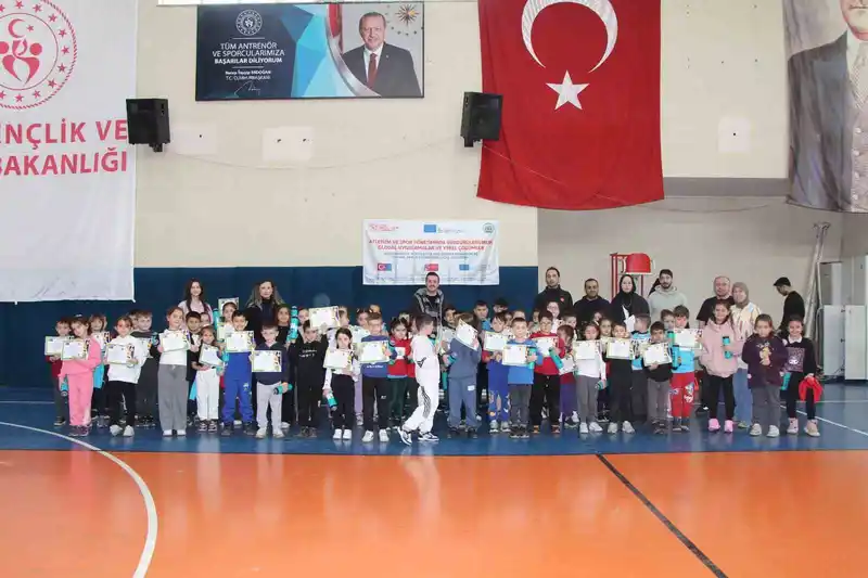 Düzce'de ilkokul öğrencilerine temel atletizm etkinliği
