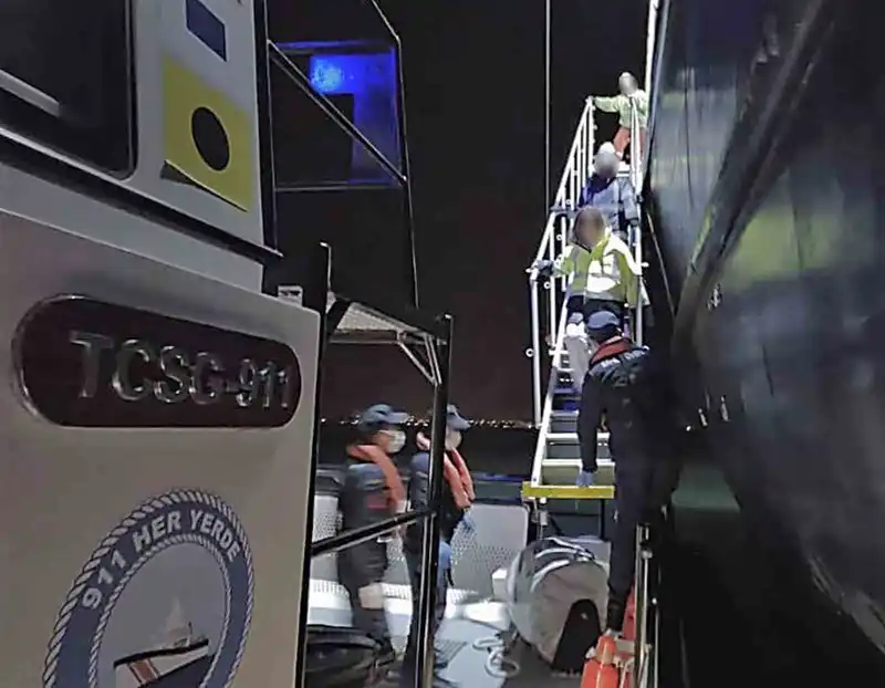 Fethiye'de gemi kazası geçiren vatandaş Sahil Güvenlik ile tahliye edildi