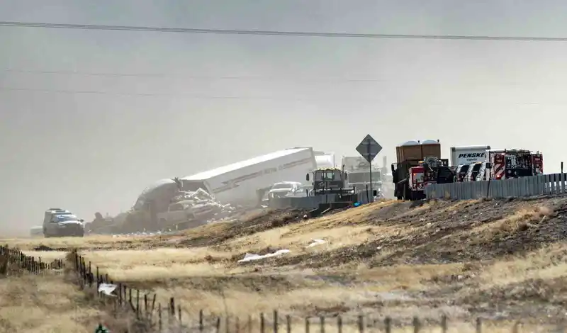 Colorado'da Kum Fırtınası 30 Aracı Birbirine Kattı: 4 Ölü