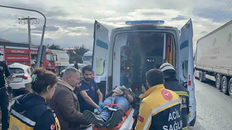 Tekirdağ'da kırmızı ışık ihlali: Tır ile otomobil çarpıştı