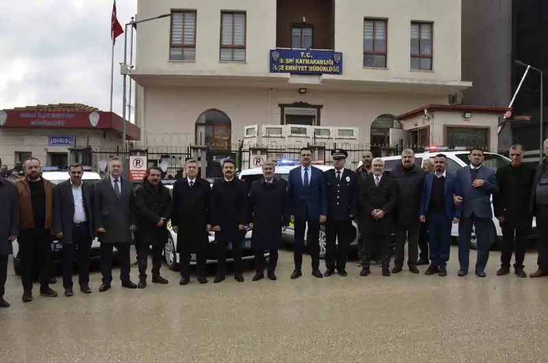 Ali Erdemoğlu'dan Besni Emniyetine 5 Araç Bağışı