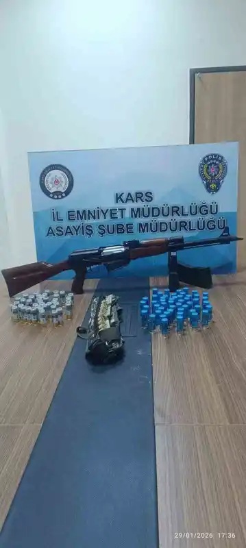 Kars'ta polis uygulamasında silah ve mühimmat ele geçirildi