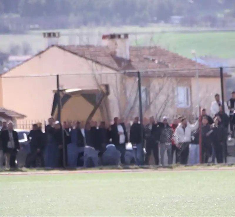 Söğütspor taraftarı deplasman yasağına rağmen stada taraftar alınmasına tepkili