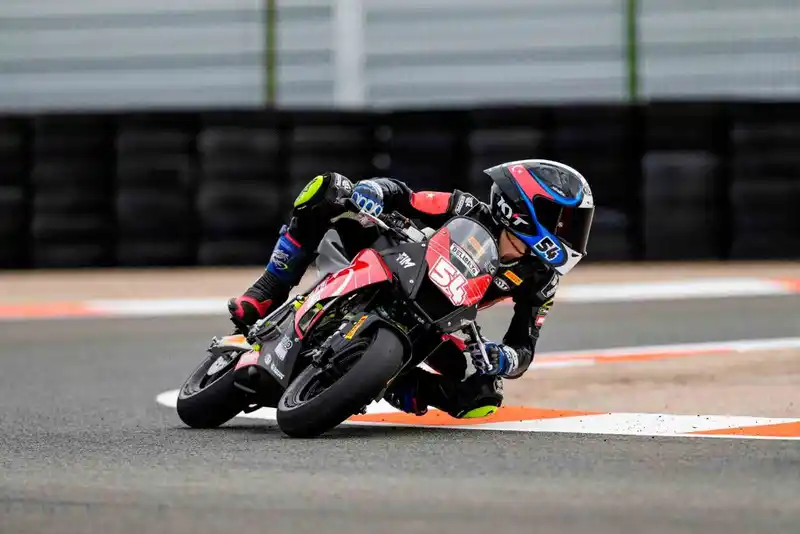 Uzay Alp Urcan, Jakub Kornfeil ile çalışacak