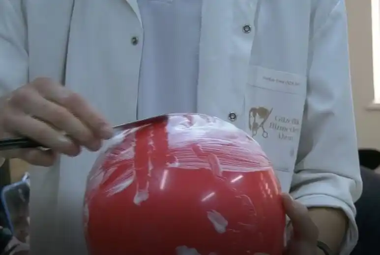 Balonla jilet tıraşı sınavı: Osmanlı tekniğiyle meslek öğreniyorlar