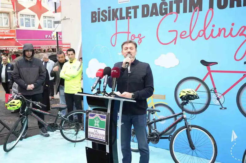 Bahçelievler'de 38. bisiklet çekilişi: 100 çocuk daha bisiklet sahibi oldu