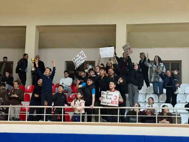Vezirköprü'de Tıp Bayramı Voleybol Turnuvası Coşkulu Finalle Tamamlandı