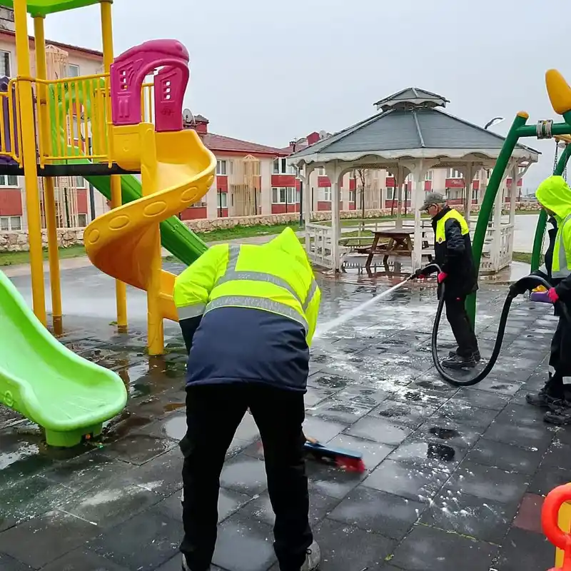 Bilecik'te gıda ile kutlama parkı kirletti