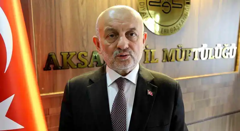 Aksaray'da Ramazan'da camiler mahyalarla ışıldıyor