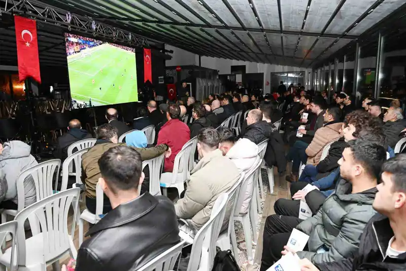 Isparta'da Galatasaray'ın Juventus galibiyeti birlikte izlendi