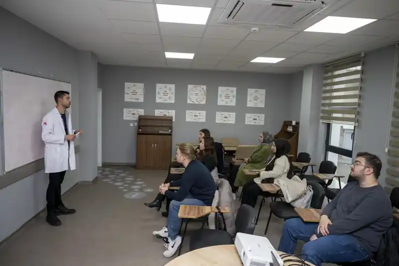 Mersin'de turizm için ücretsiz ön büro kursu açıldı