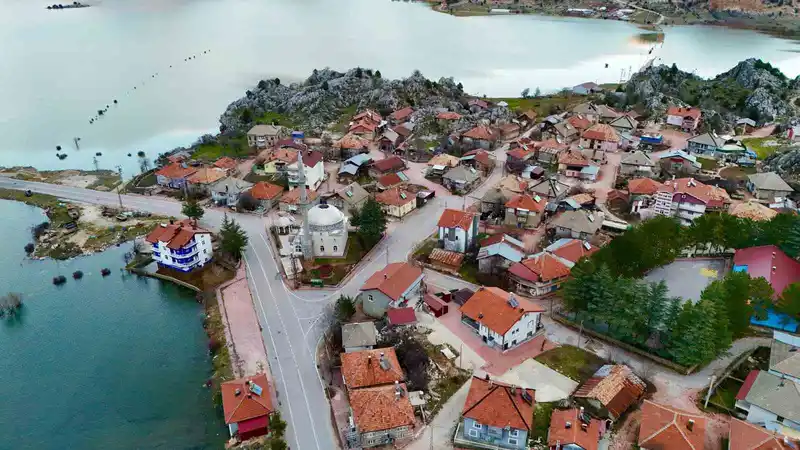 Konya'da sağanak Pınarbaşı'yı sular altında bıraktı