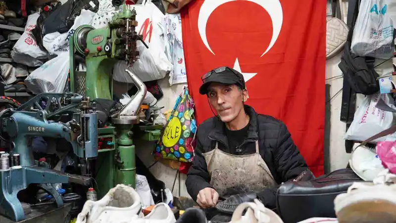 İznik'te 40 yıllık ayakkabı tamircisinin hayatı belgesel oldu