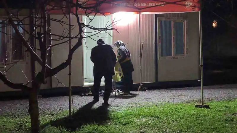 Menteşe 112 Evler sakinleri konteyner camide ilk teravihi kıldı