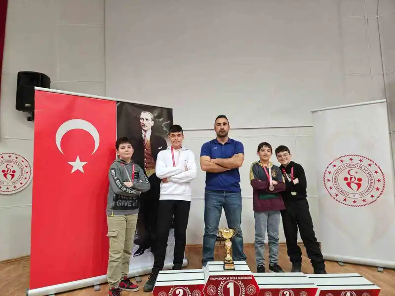 Türkeli Cumhuriyet Ortaokulu Satrançta İl Şampiyonu