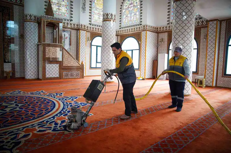 Aliağa'da Ramazan öncesi cami temizlikleri hızlandı