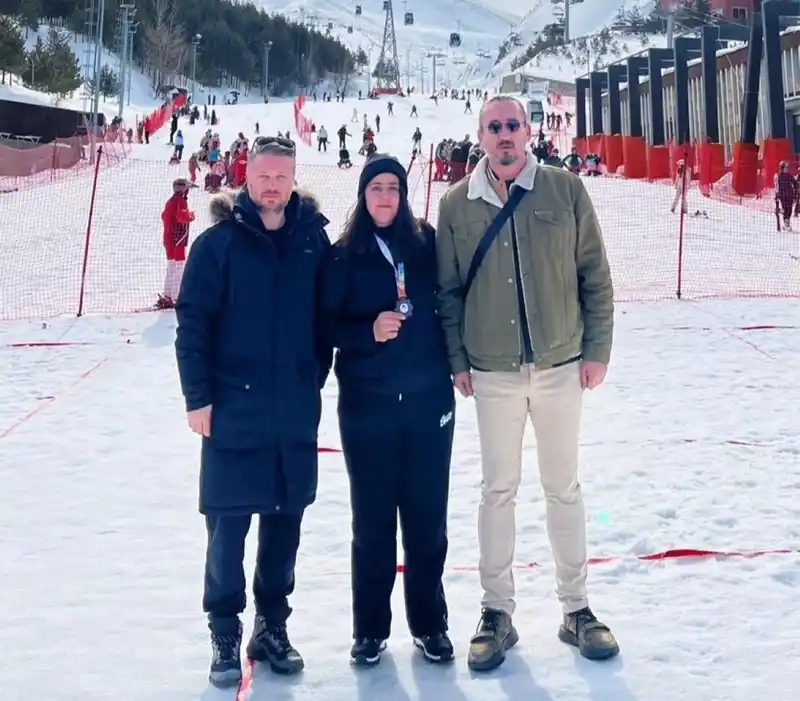 Kafkas Üniversitesi ÜNİLİG Kar Boccesi'nde çifte başarı