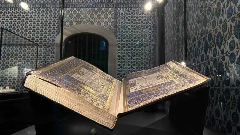 Osmanlı'nın en büyük mushafı Topkapı'da ilk kez sergileniyor