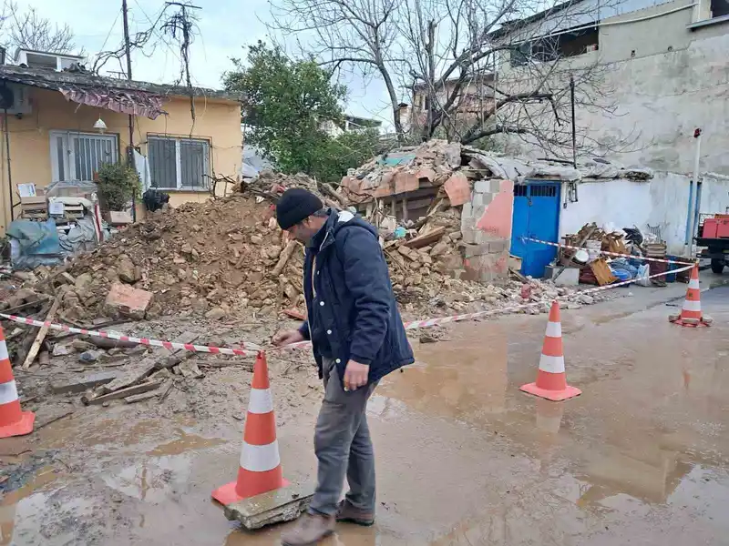Sultanhisar'da yoğun yağışlara karşı belediye ekipleri sahada