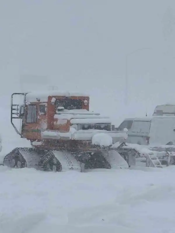 California'da çığ: 10 kayakçı kayıp, 6'sı kurtarıldı