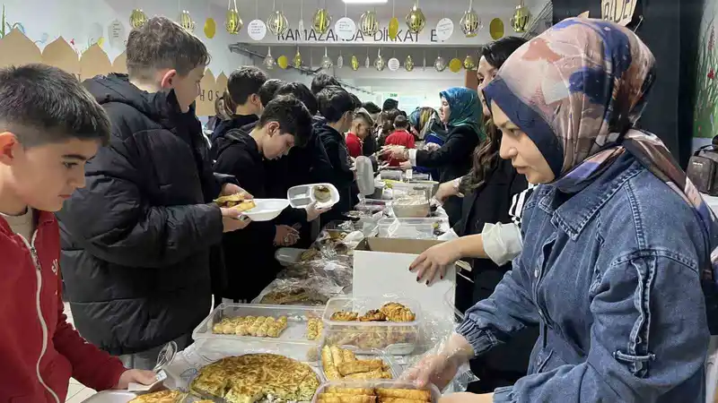 Ünye'de okul hayır çarşısından 78 bin lira gelir elde edildi