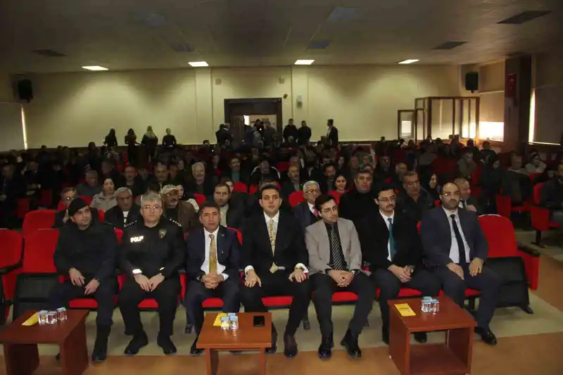 Zara'da arıcılık konferansı düzenlendi, üreticilere eğitim verildi