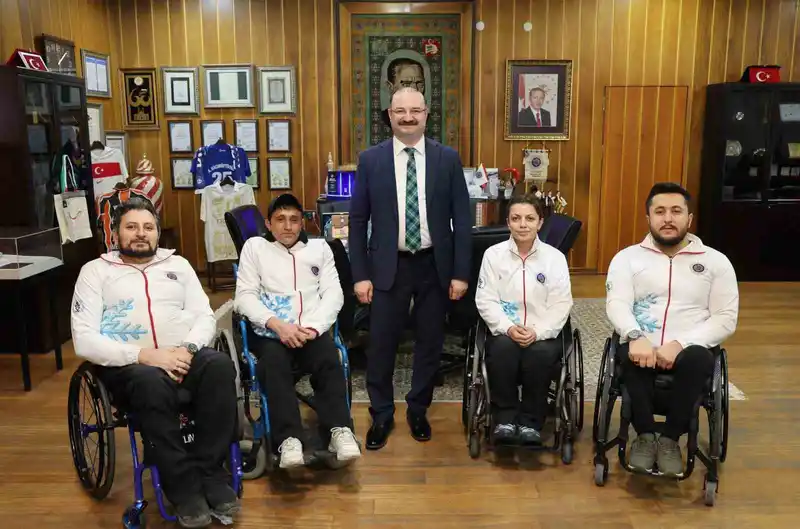 Atatürk Üniversitesi'nden milli takım başarısı: Özel sporcular rektörü ziyaret etti