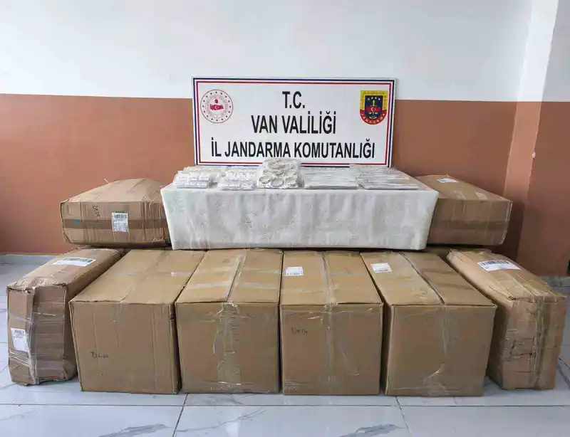 Van'da 17 bin 160 adet kaçak bijuteri malzemesine el konuldu