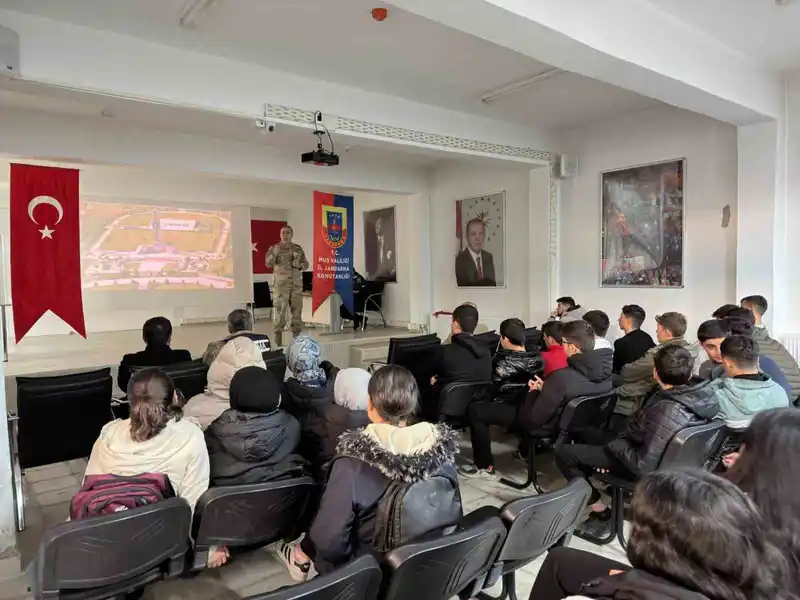 Muş'ta öğrencilere Jandarma ve JSGA tanıtıldı