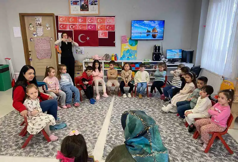Gediz'de anaokulu öğrencilerine orman sevgisi aşılandı