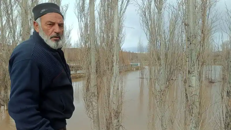 Sivas'ta kar erimesi tarım arazilerini göle çevirdi