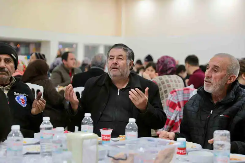 Aliağa'da geleneksel toplu iftar coşkusu başladı