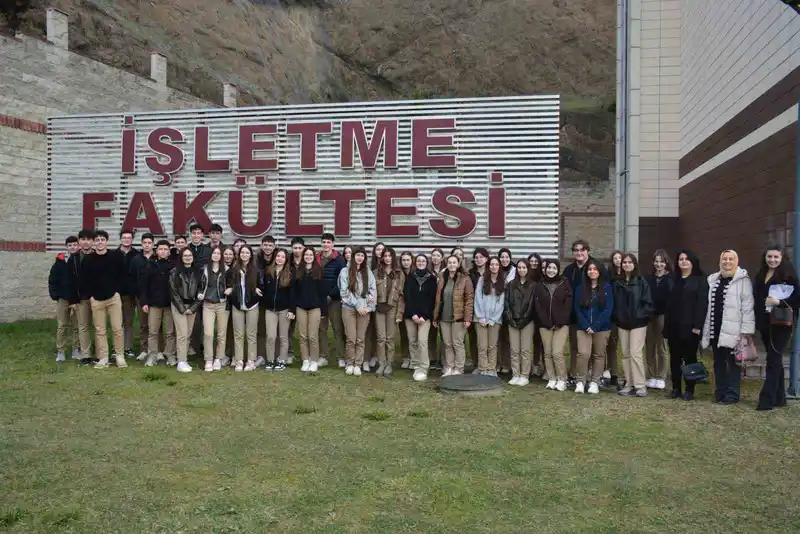 Düzce'de Liseliler Üniversiteyi Keşfetti