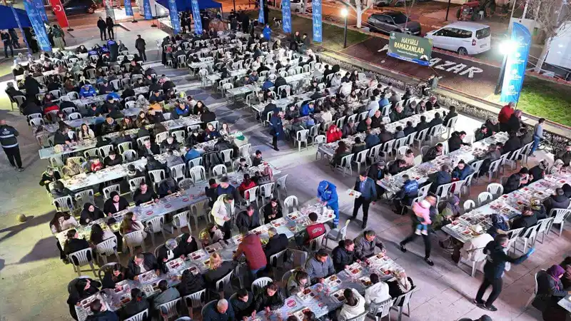 Aydın'da iftar sofraları binlerce kişiyi buluşturdu