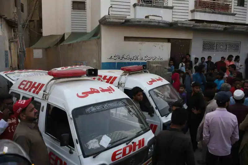 Karaçi'de tüp patlaması: 16 ölü, bina kısmen çöktü