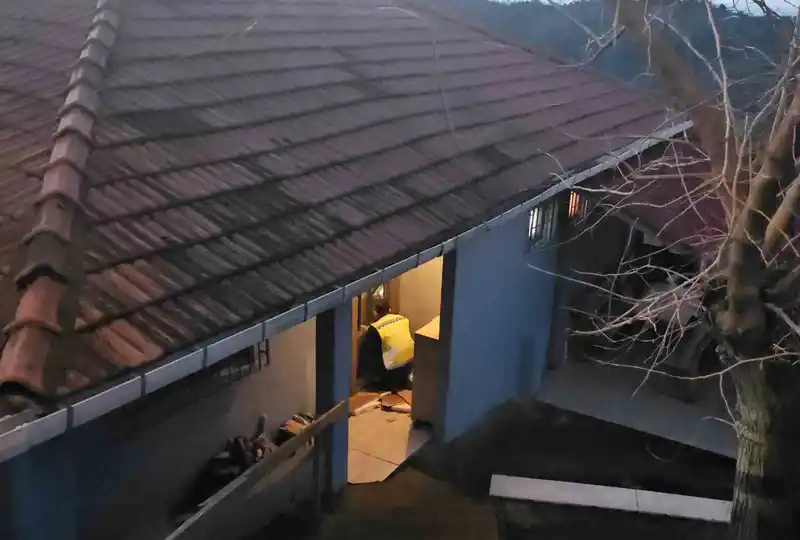 Cide'de hırsızlar boş evlerden iş aletlerini çaldı