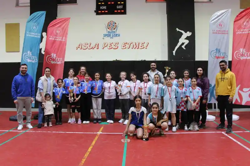 Düzce'de Badminton Şampiyonları Belli Oldu