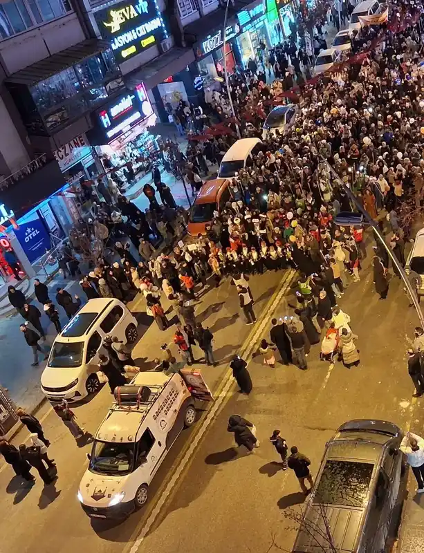 Erzurum'da Ramazan fener alayı ile karşılandı