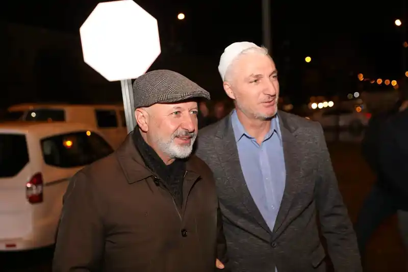 Kocasinan'da Ramazan geleneği: Teravih sonrası tatlı ikramı