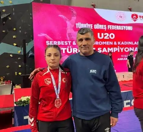 Aydınlı güreşçiler U-20 Türkiye Şampiyonası'ndan madalya ile döndü