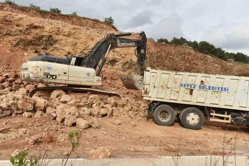 Kepez'de Heyelan Riski Üç Kademeli Sistemle Önleniyor