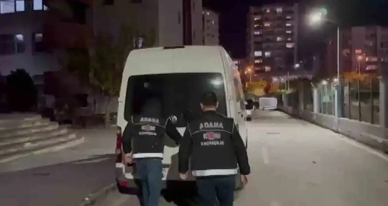 Adana'da 82 bin paket kaçak sigara ele geçirildi, sürücü tutuklandı