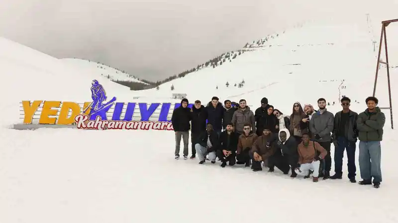 GİBTÜ'lü Uluslararası Öğrenciler Yedikuyular'da Kar Keyfi Yaşadı